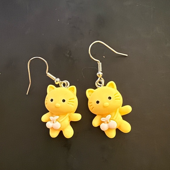 *BOGO* Cute Yellow Cat Earrings - Picture 1 of 2